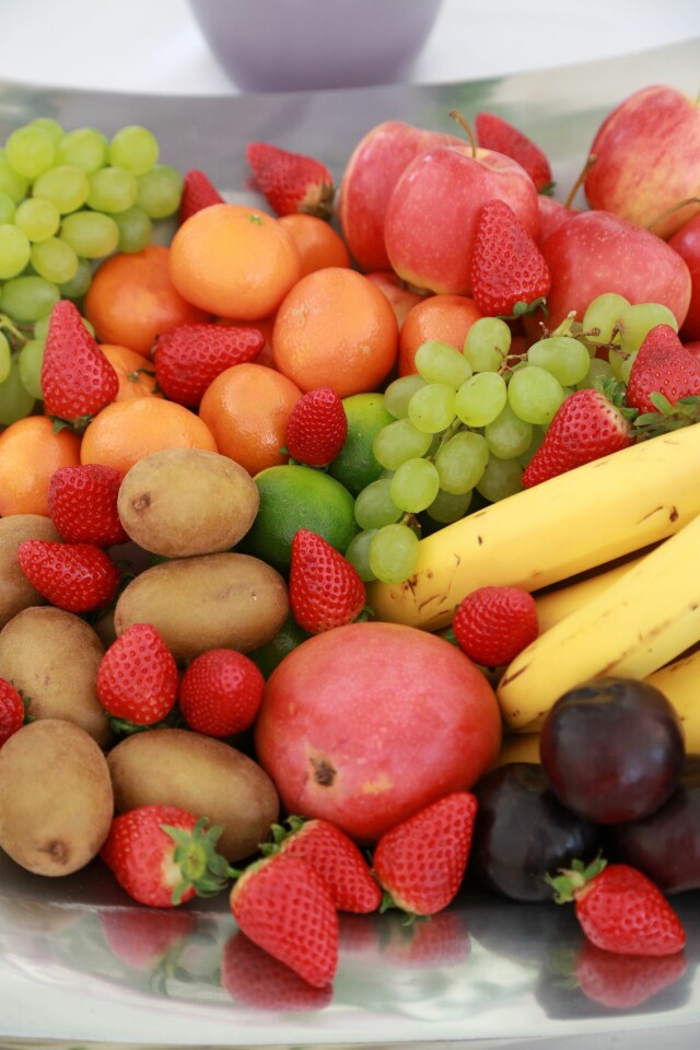 FRUKTFAT: Spiser du normale mengder frukt er det utelukkende bra for deg, selv om du også får i deg fruktsukker. Foto: REX/Karl Schoendorfer/All Over Press FRUKTFAT: Spiser du normale mengder frukt er det utelukkende bra for deg, selv om du også får i deg fruktsukker. Foto: REX/Karl Schoendorfer/All Over Press
